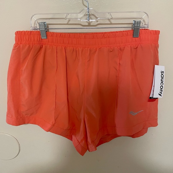 ✨NWT Saucony 3” Outpace Shorts Size XL - Picture 1 of 10